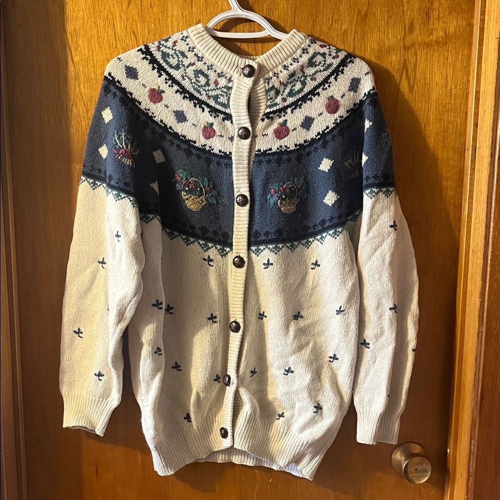 Woman’s Northern Reflections Cream & Navy Button Cardigan Small